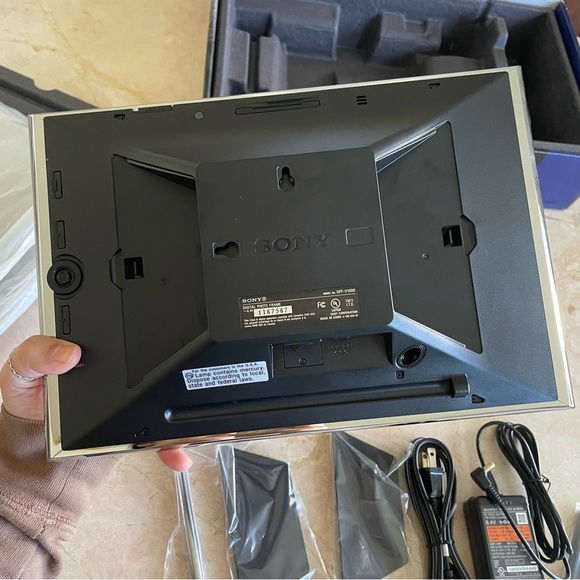 Sony Digital Photo Frame - Picture 9 of 9